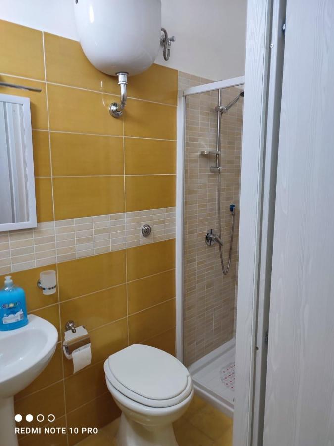 D&M21 Bed & Breakfast เนเปิลส์ ภายนอก รูปภาพ